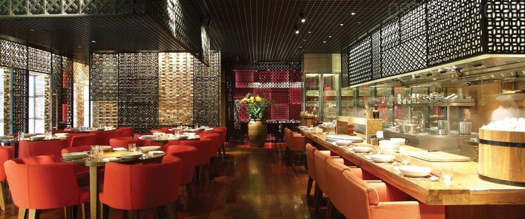 Nhà hàng cao cấp tại khối đế thương mại